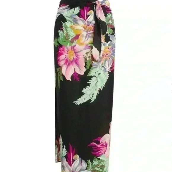 WALTER BAKER Corsica Sarong in Grand Magnolia Floral. One Size, Love Island Vibe - Picture 2 of 11